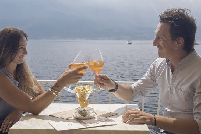 Aperitivi e cene romantiche lungolago sul Lago di Garda