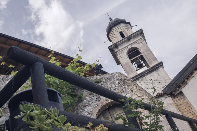 Il campanile della Chiesa di San Rocco a Limone sul Garda
